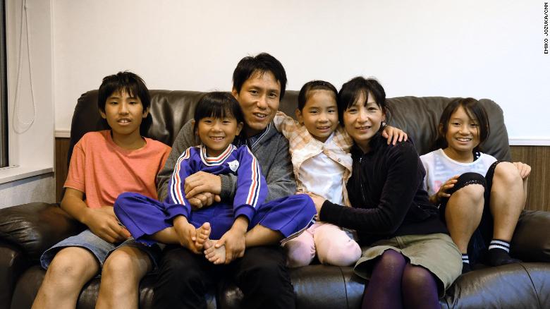Nơi giỏi nhất nước Nhật về “thúc” đẻ, mỗi gia đình có ít nhất 3 con - 3