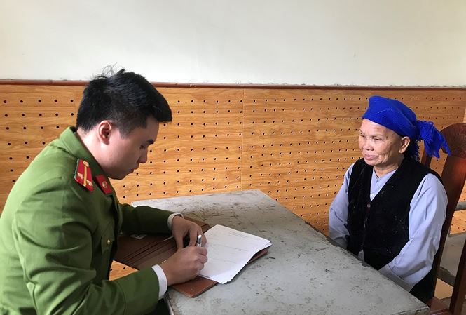 Cụ bà 69 tuổi lừa tiền chạy việc bị khởi tố - 1