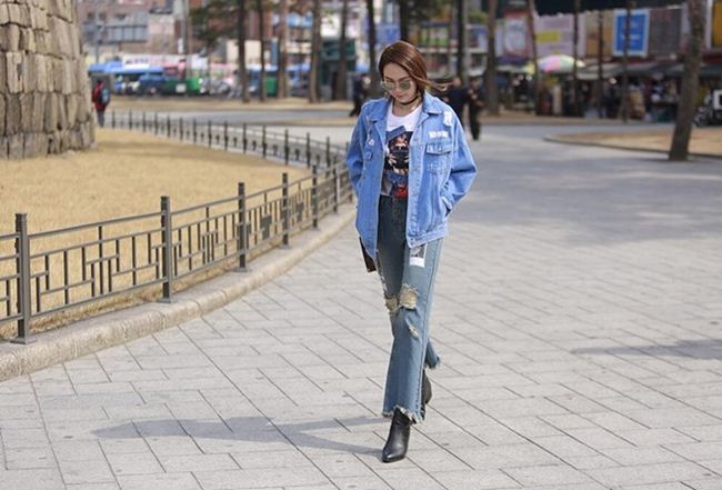 Jeans xé gấu: Mốt quần jeans lửng lơ với phần gấu xé rách cũng là xu hướng mà Minh Hằng không hể bỏ qua.