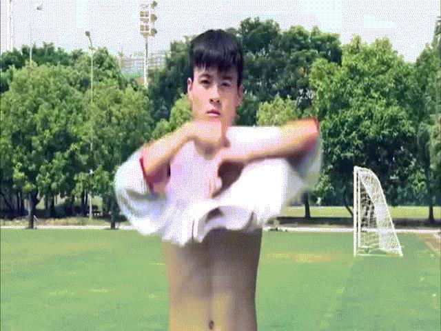 Duy Mạnh ”đốn tim” chị em trong clip về Asian Cup 2019