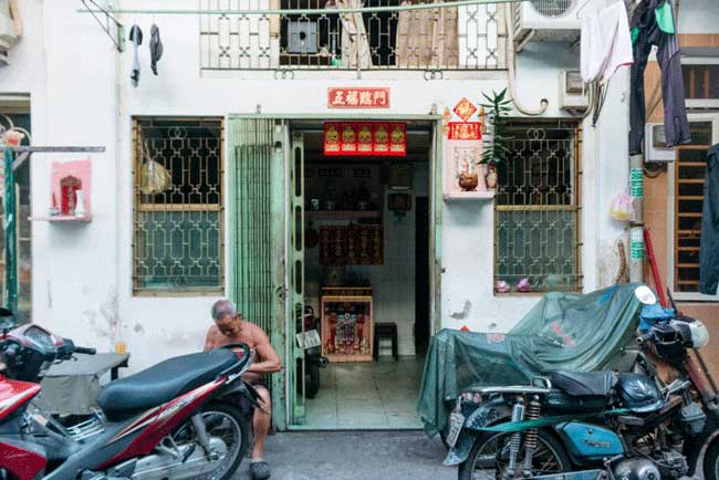 Con hẻm nhỏ 100 tuổi giữa lòng Sài Gòn được báo Tây khen ngợi hết lời - 1