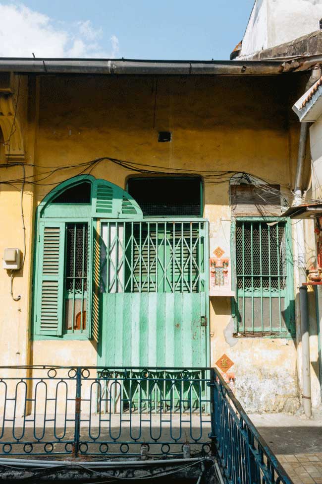 Con hẻm nhỏ 100 tuổi giữa lòng Sài Gòn được báo Tây khen ngợi hết lời - 13