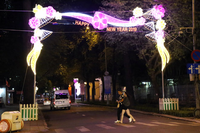 Không thể rời mắt với hình ảnh phố Sài Gòn “biến hình” ngày cuối năm - 1