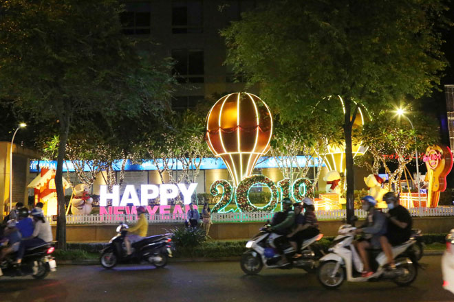 Không thể rời mắt với hình ảnh phố Sài Gòn “biến hình” ngày cuối năm - 13