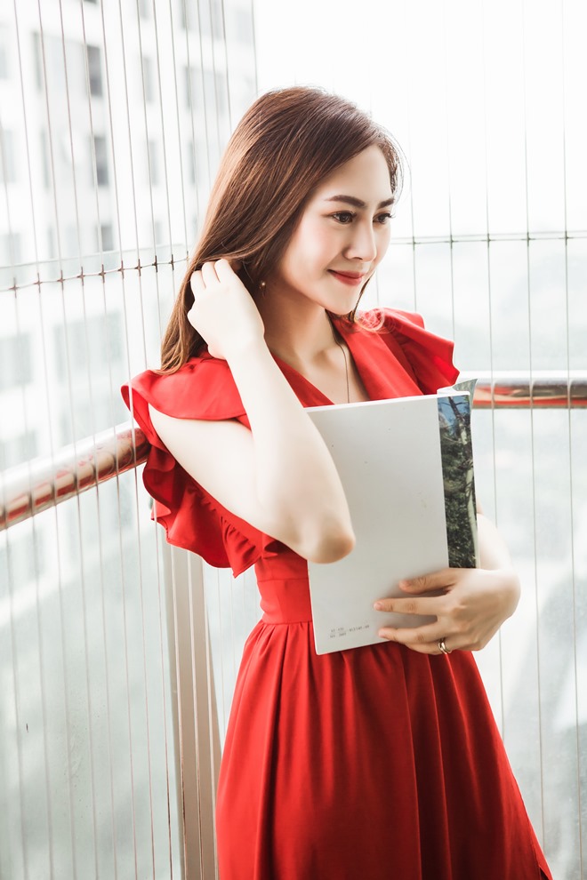 “Hot girl làng hài” ngày càng đẹp, gợi cảm sau 2 năm kết hôn - 4