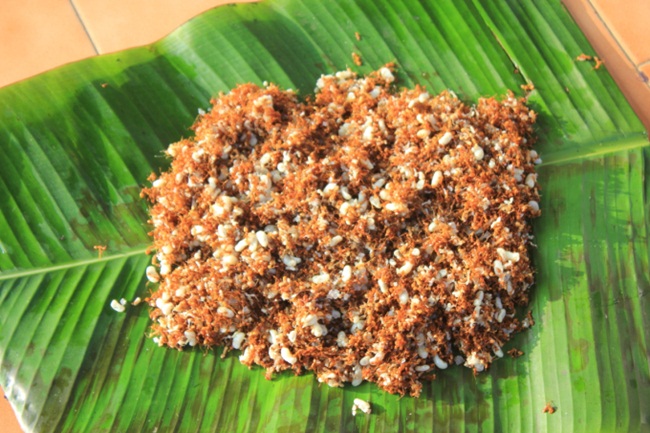 Tại các bang phía Đông Ấn Độ như Chhattisgarh, Odisha và Jharkhand, kiến đỏ và trứng của chúng là nguyên liệu để tạo nên một hỗn hợp "chutney"(có thể tạm hiểu là tương ớt hoặc sốt).  