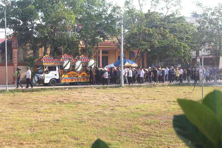 Ngày buồn của người dân xã Phú Điền và thầy trò Trường THPT Nam Sách II