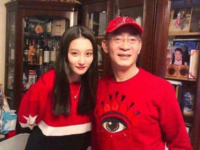 Phim - Lộ diện con gái xinh như hot girl luôn được Lục Tiểu Linh Đồng giấu kỹ