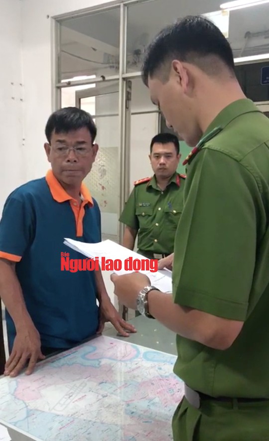Công an đọc lệnh bắt thẩm phán Nguyễn Hải Nam