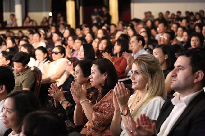 Phạm Thùy Dung trở lại ấn tượng trong live-concert “Trăng Hát” - 6