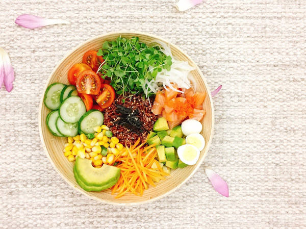 Vậy là chúng ta đã có một tô Poke đầy đủ dinh dưỡng sẵn sàng cho mọi bữa ăn