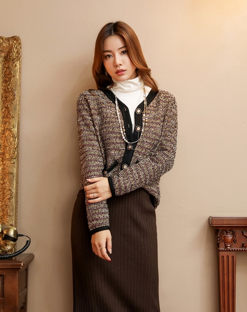 Nữ công sở nên mặc cầu kỳ hơn đôi chút khi trời vào thu