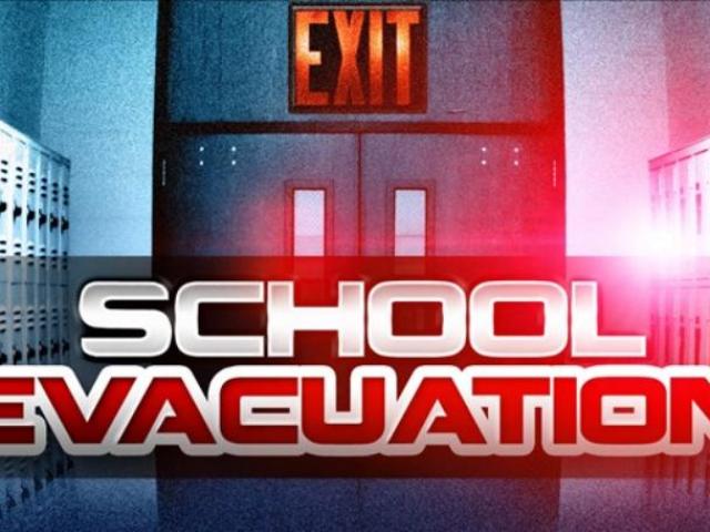 Phi thường - kỳ quặc - Cả trường học phải sơ tán chỉ vì nhân viên nghe nhầm từ khi gọi điện thoại