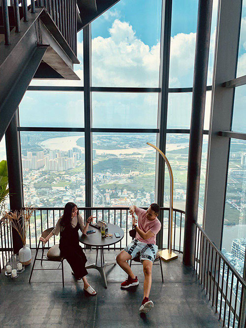 Cả hai thường dành cho nhau những tình cảm yêu thương và cùng đam mê du lịch, dành cho nhau những tấm hình check-in đẹp nhất để làm mới tình yêu của cả hai