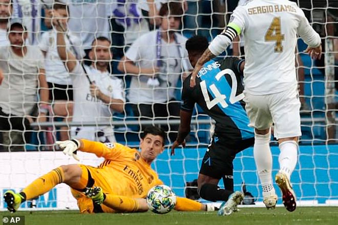 Courtois xử lý chậm chạp