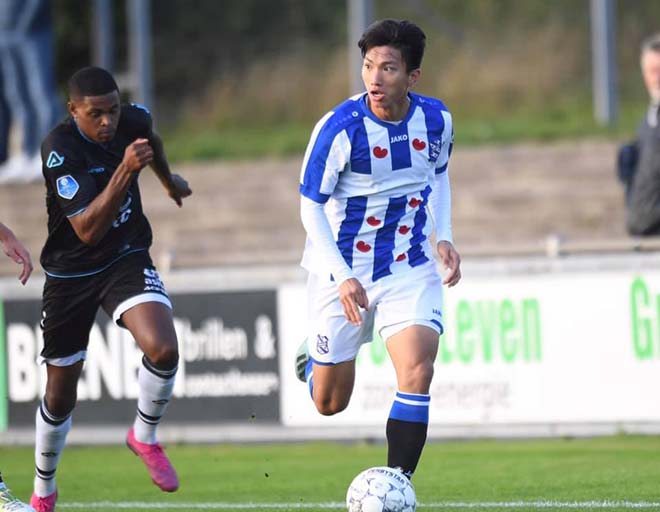 Văn Hậu thi đấu tự tin trong màu áo đội dự bị&nbsp;Heerenveen
