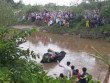 Tìm thấy 3 thi thể trong xe Mercedes lao xuống rạch