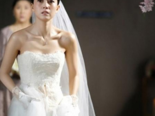 Bạn trẻ - Cuộc sống - Chết điếng khi mở món quà cưới mà người yêu cũ của chồng gửi tặng