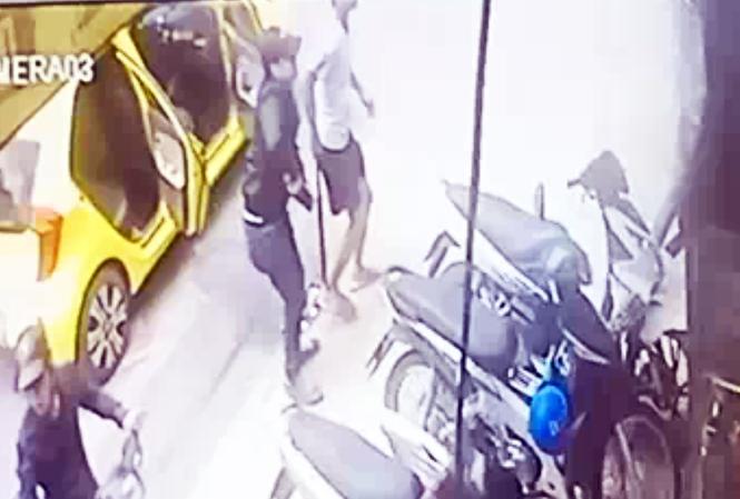 Cầm hung khí lao vào quán Thuận Phát chém người 