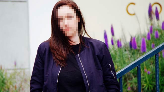 Nhiều năm đã trôi qua nhưng Elle Snow vẫn không thể quên được ngày tháng kinh hoàng khi bị ép bán dâm.