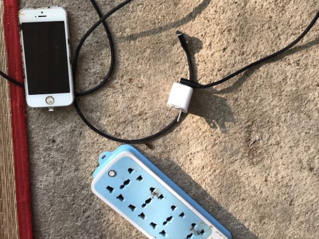 Tin tức trong ngày - Nóng 24h qua: Để iPhone trên bụng sạc pin, thanh niên tử vong sau tiếng nổ