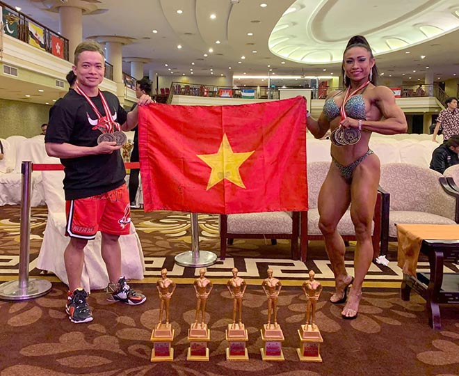 Hai nữ lực sỹ Bích Trâm (trái)&nbsp;và Phương Thảo góp 5 chiếc HCV cho đoàn thể thao Việt Nam&nbsp;