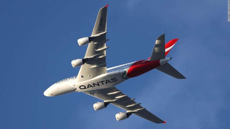 Máy bay của hãng hàng không Úc Qantas bị "nổ lốp" ngay giữa trời (Ảnh: GETTY)