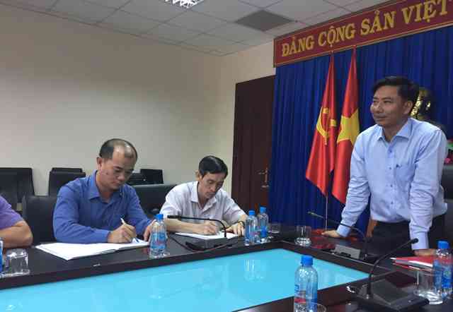 Ông Nguyễn Thượng Hải (đứng) cùng lãnh đạo Văn phòng Tỉnh ủy Đắk Lắk làm việc với báo chí.