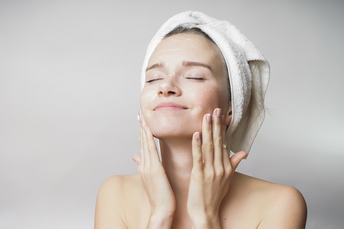 Sử dụng thêm một số sản phẩm đặc trị để bảo vệ da tốt hơn.&nbsp;