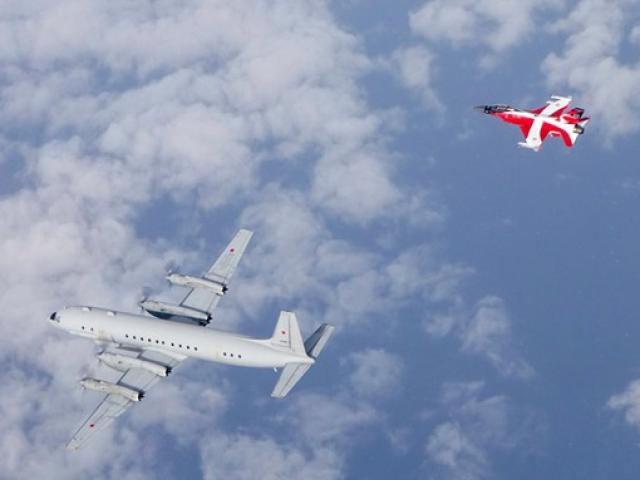 Thế giới - Tiêm kích F-16 của nước nào vừa bám đuôi, ngáng đường máy bay IL-20M Nga?
