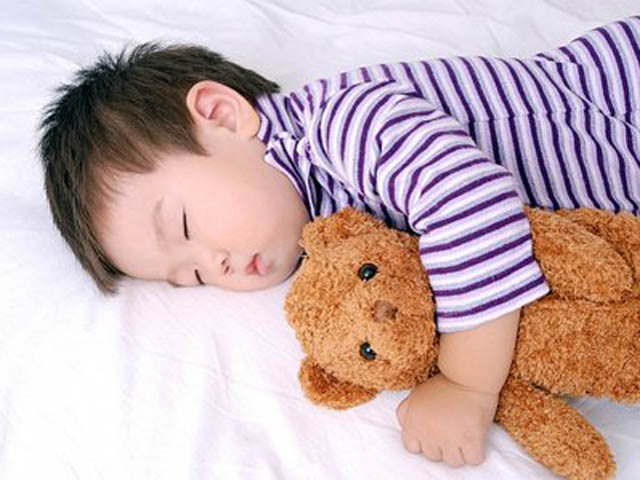 Sức khỏe đời sống - 6 lầm tưởng và sự thật về giấc ngủ của trẻ cha mẹ không biết