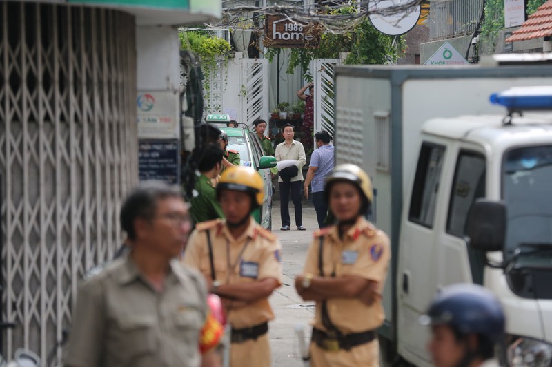 Ông Tùng đang thực nghiệm hiện trường