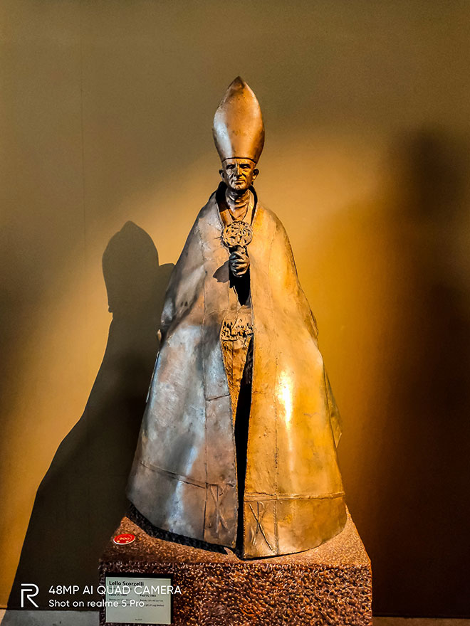 Tượng nhà điêu khắc Lello Scorzelli trong bảo tàng Vantican.