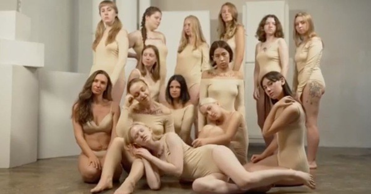 Phi thường - kỳ quặc - Phụ nữ Nga chống lại chuẩn mực đẹp phi thực tế