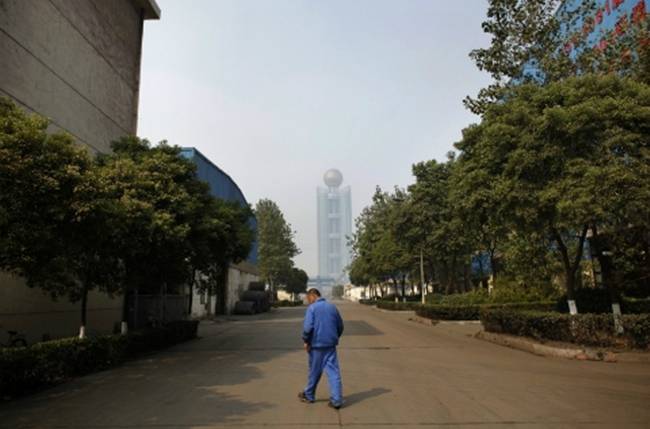 Tòa tháp khách sạn cao 328m có 74 tầng.