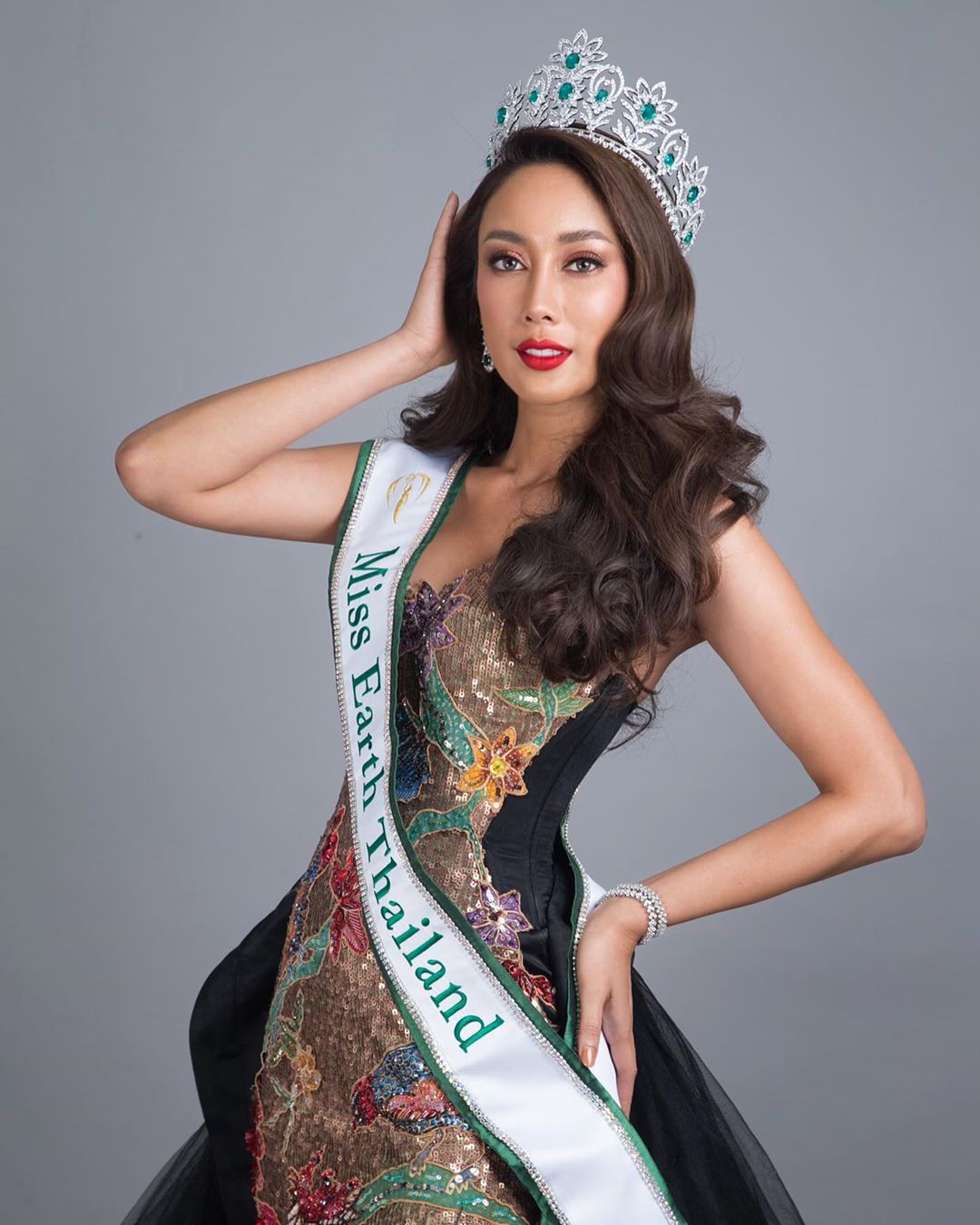 Cô không giấu diếm việc mình bỏ ra số tiền lớn để trùng tu các bộ phận trên cơ thể. 