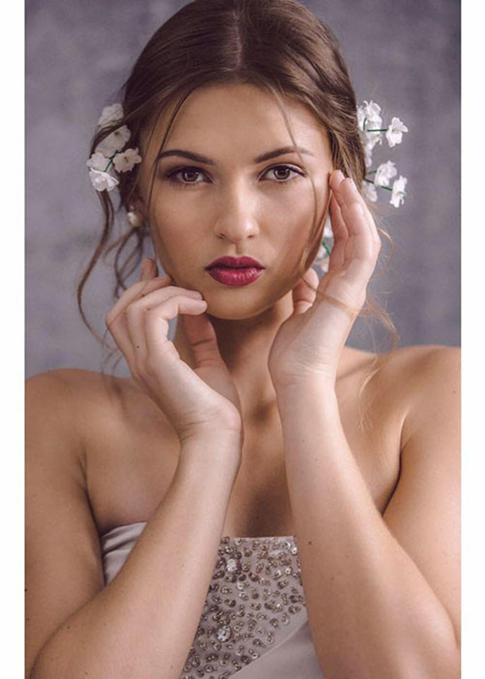 Đại diện đến từ Guam Emma Sheedy tiết lộ từng bị nhà tài trợ Hoa hậu Trái đất 2018 gạ đổi tình lấy vương miện. 