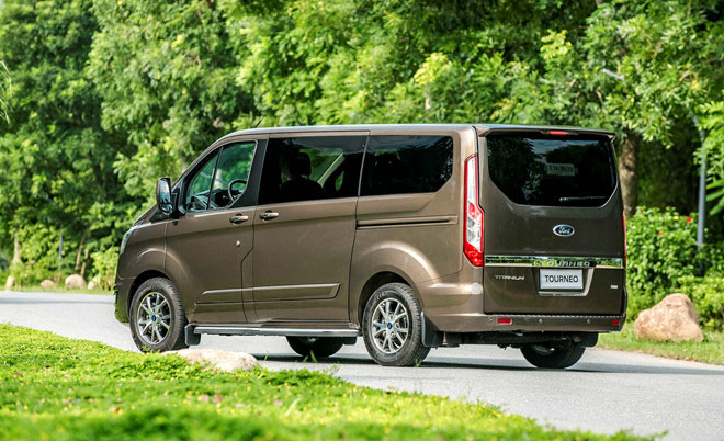 Ford Tourneo lắp ráp tại Việt Nam ra mắt với 02 phiên bản giá từ 999 triệu - 2