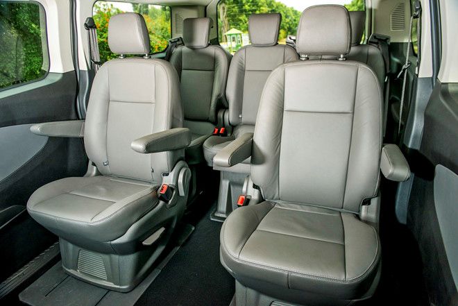 Ford Tourneo lắp ráp tại Việt Nam ra mắt với 02 phiên bản giá từ 999 triệu - 4