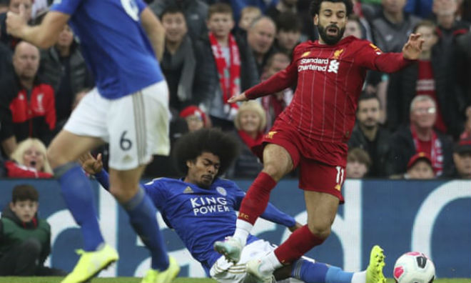 Choudhury vào bóng quét trụ nguy hiểm với Salah
