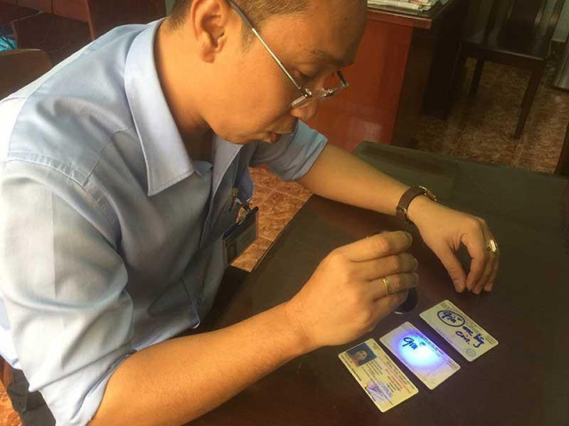 Tin tức trong ngày - Nạn bằng lái giả "anh bế em" bùng phát