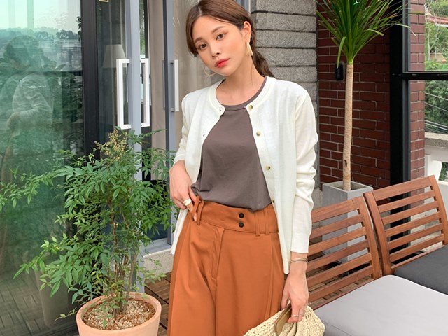 4 cách ứng dụng cardigan cho nữ công sở ngày giao mùa