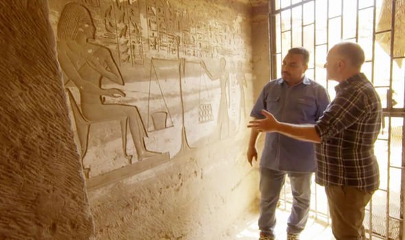 Những dấu vết trong lăng mộ khiến các nhà khảo cổ Ai Cập nghĩ rằng đây là nơi an nghỉ của tể tướng Imhotep.