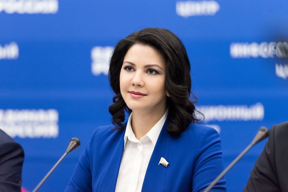 Nữ nghị sĩ Inga Yumasheva