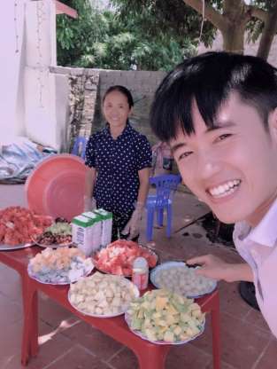 Con trai bà Tân Vlog làm video nấu thịt chó gây tranh cãi nảy lửa - 4