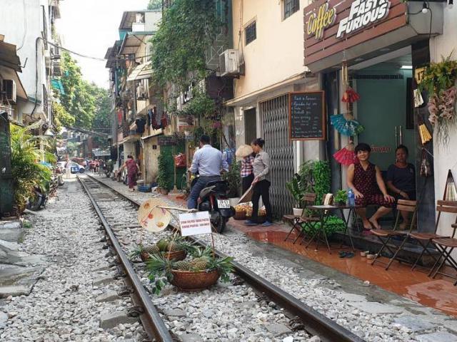 Tin tức trong ngày - Hà Nội "chốt" thời hạn chấn chỉnh vi phạm ATGT ở "phố cafe đường sắt"