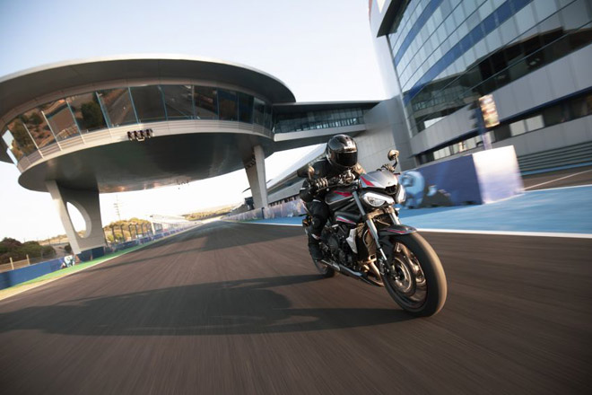 2020 Triumph Street Triple 765RS: Tăng sức mạnh, thiết kế đột phá - 6