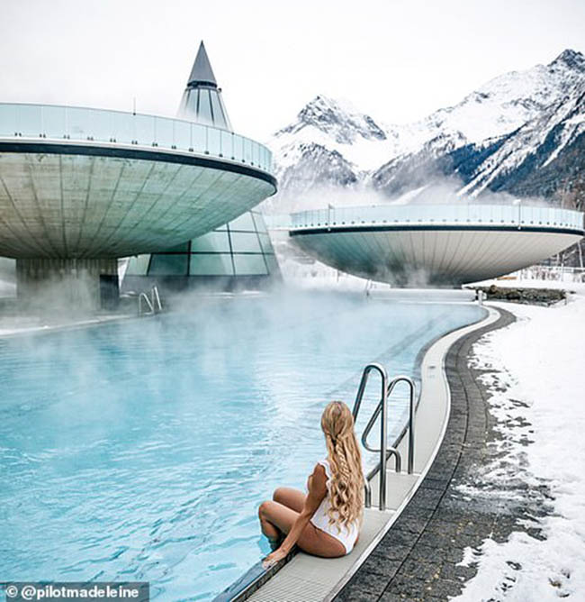 Bơi trong cái giá lạnh của một trong những khách sạn có thiết kế độc đáo, Aqua Dome ở Áo.


