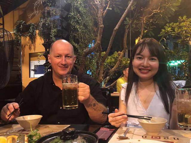 Bạn trẻ - Cuộc sống - Chỉ gặp 2 lần, cô lễ tân khách sạn người Việt tán được luôn "Soái Ca" Mỹ