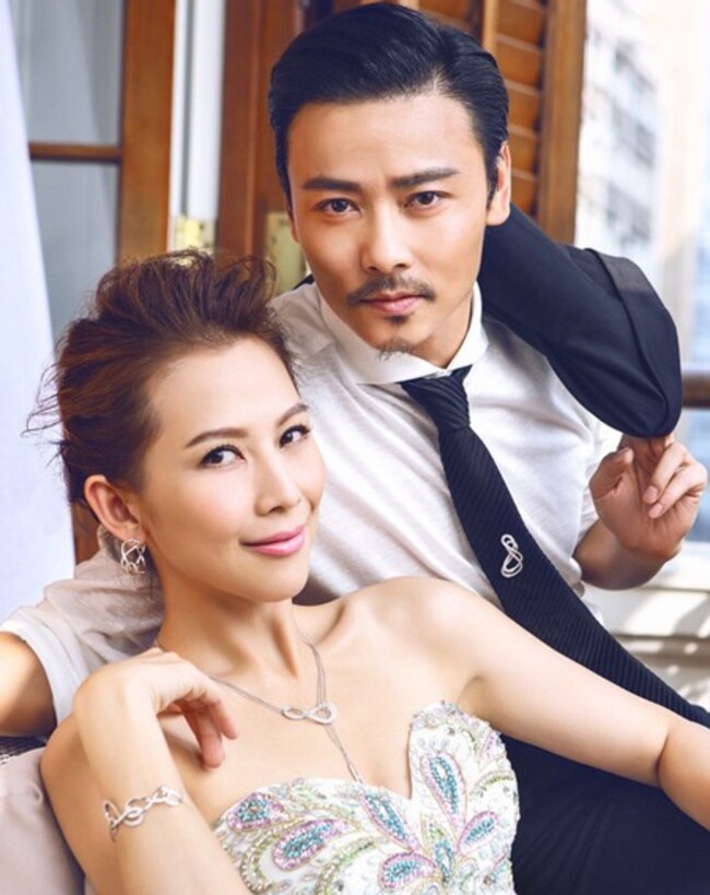 Về đời tư, Trương Tấn kết hôn với hoa hậu, diễn viên nổi tiếng Thái Thiếu Phân khi tên tuổi của anh vẫn chưa được nhiều người biết đến. Đến nay, cặp đôi vẫn chung sống hạnh phúc cùng với 2 cô con gái nhỏ.